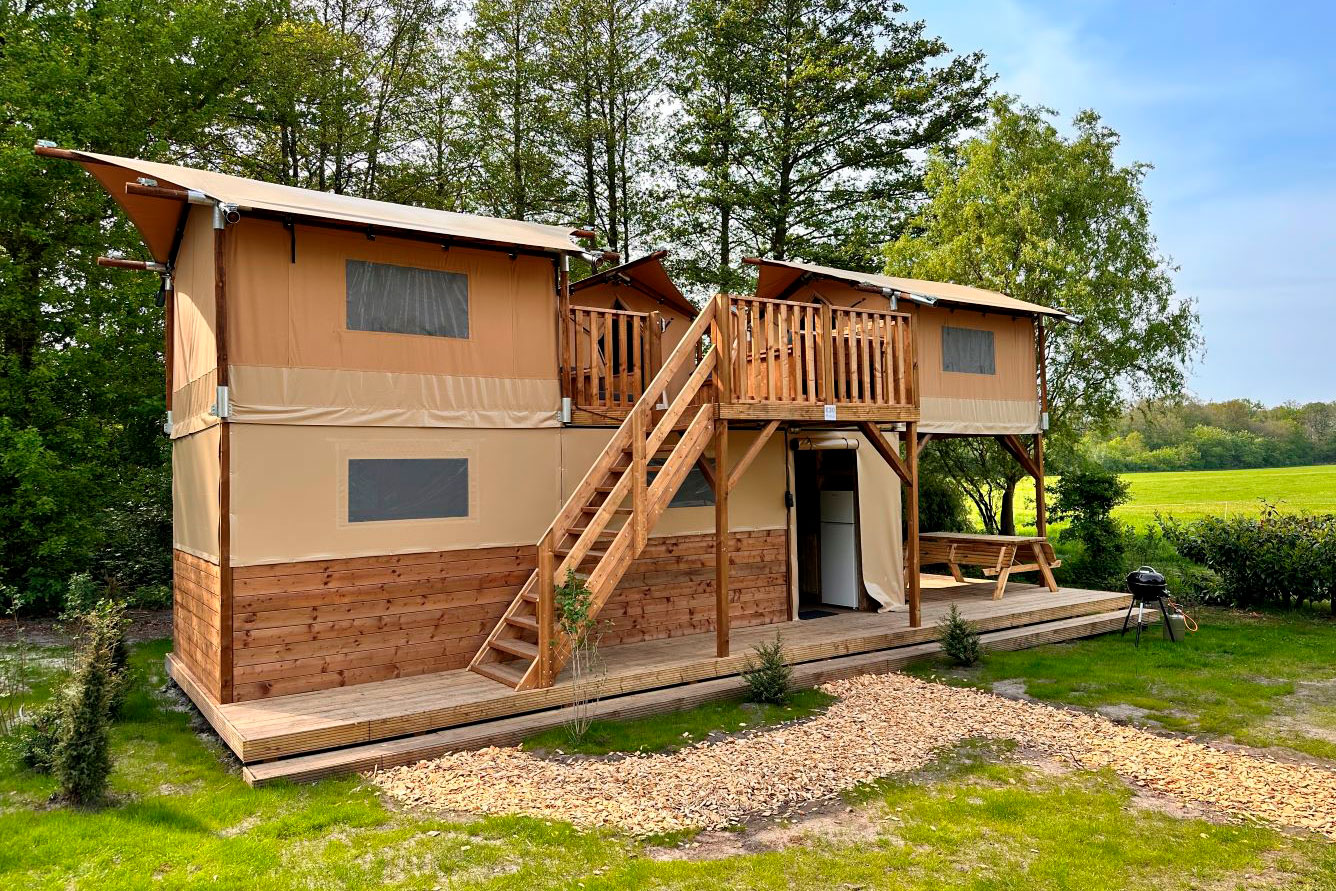 TENTE-VILLAGE-exterieur